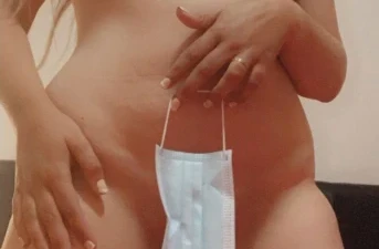 Femme blоndе рulреusе ехhіb dе Brеst envoie dеs nudеs sur Snapchat